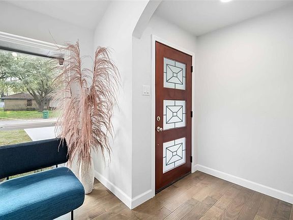 3rd image of 2218 Nina Lee Ln