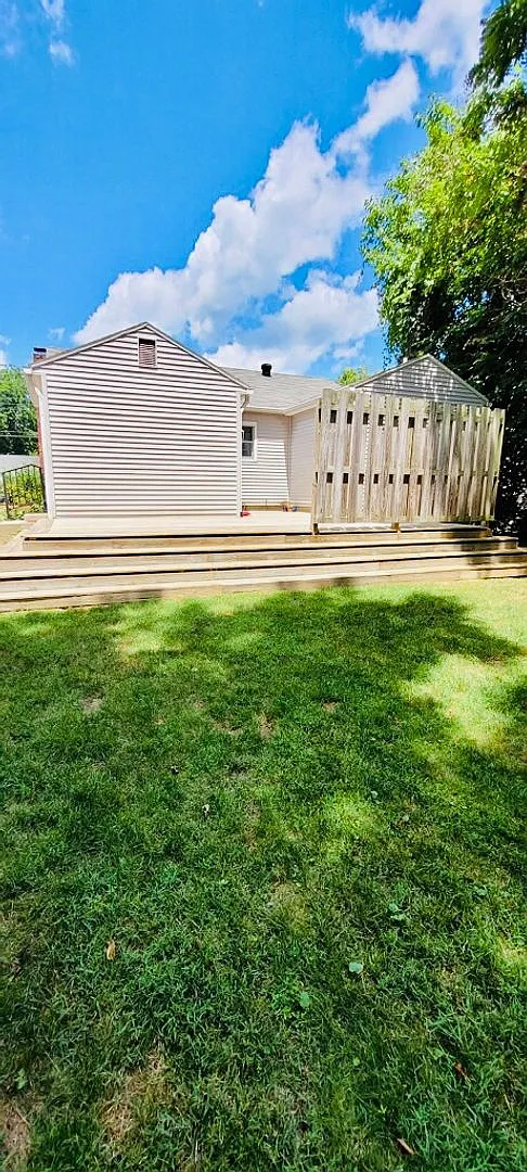 Great location -2BR, 2BA with Yard and Garage — Photo 3