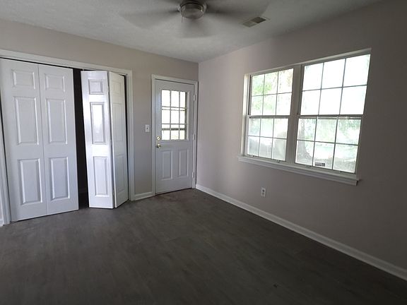 5th image of 1735 Fox Chase Ct SE