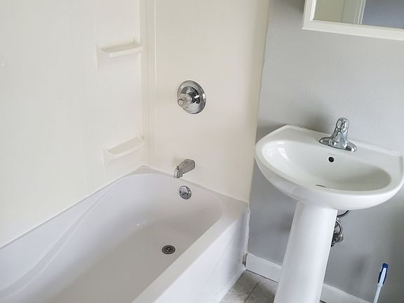 5th image of 318 Lincolnway E #23