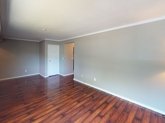 3rd image of 95 Pointe Cir S