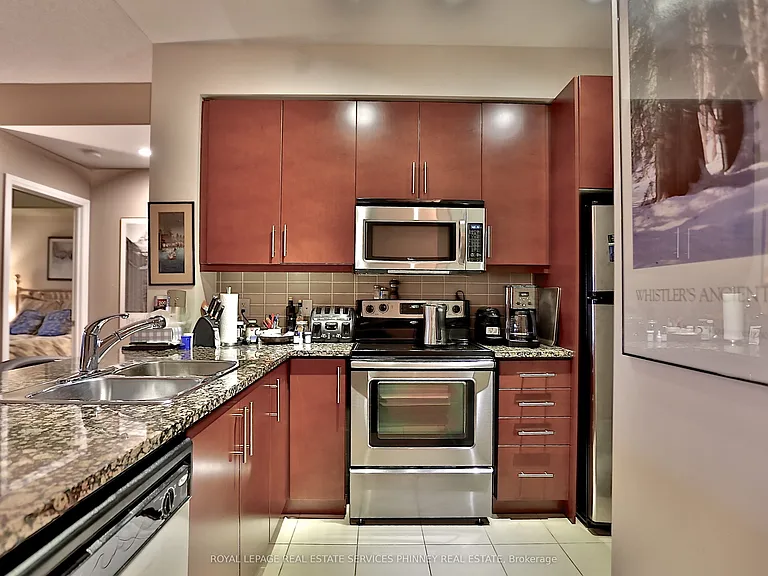 1 Hurontario St #514 — Photo 7