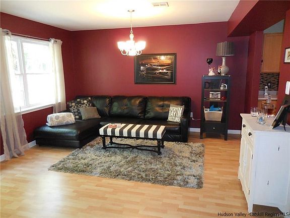 4th image of 42 Pond Hill Ln