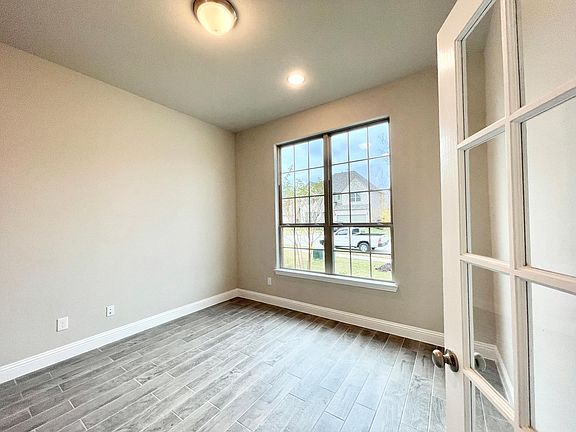 3rd image of 6104 Marigold Dr