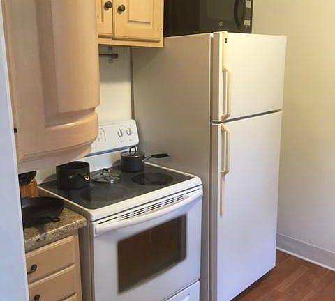 5th image of 3722 W Center St APT 3