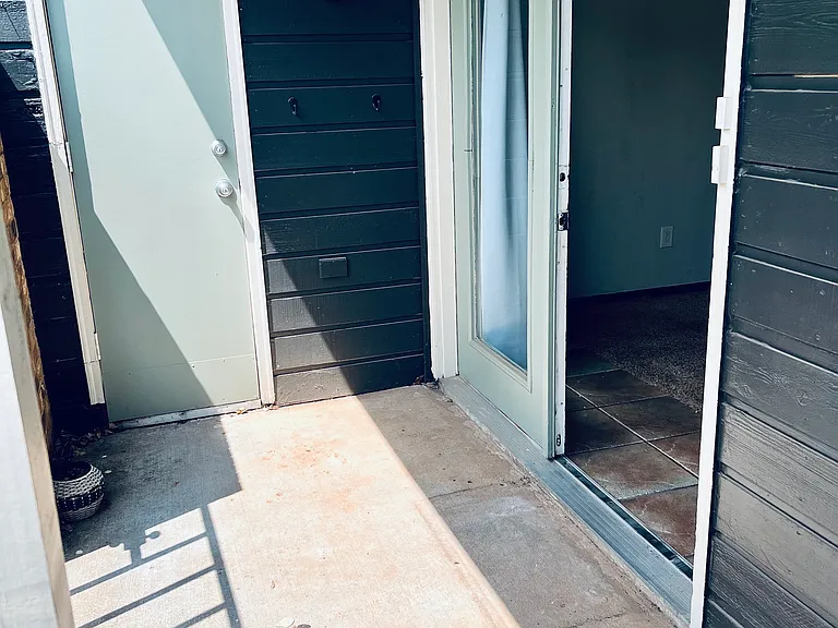11530 N May Ave #D104 — Photo 3