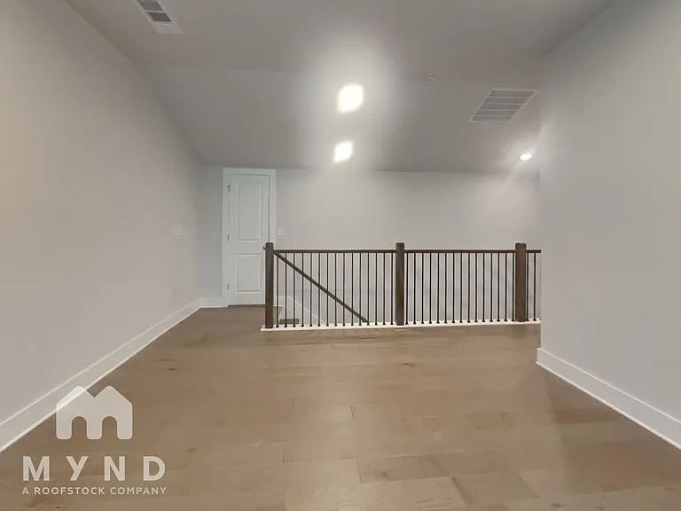 1273 Windmill Pkwy — Photo 12