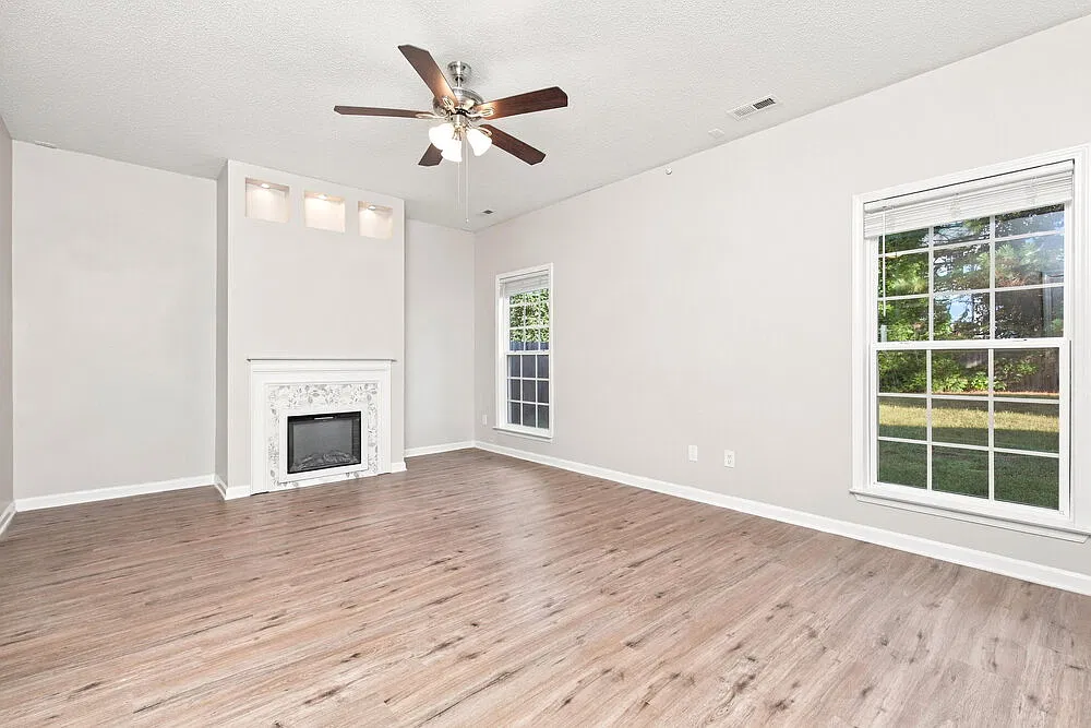 3 bed, 2.5 bath, 1984 sqft, $2,465 — Photo 4