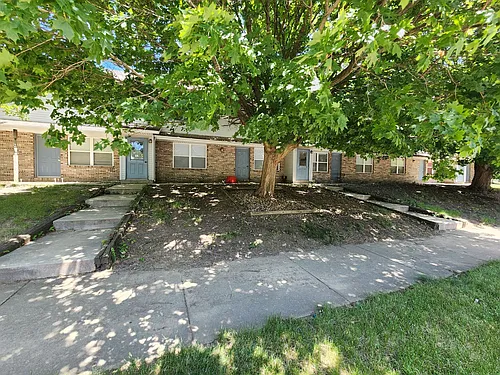 700 Golfcrest Rd S Photo 1