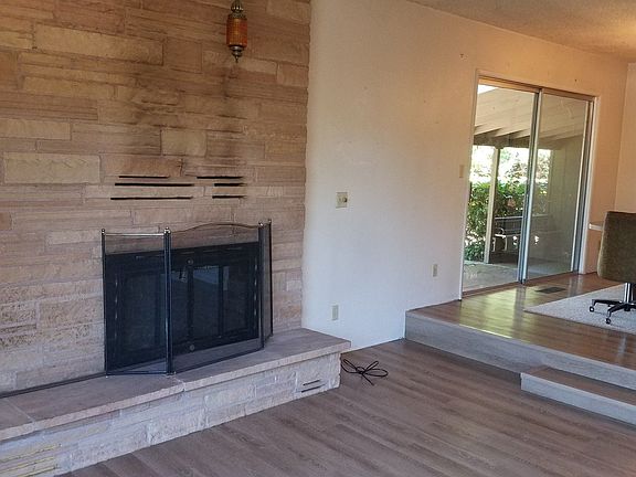 3rd image of 2082 Palos Verdes Dr