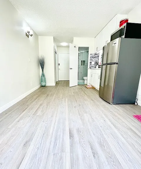 Wilshire Occidental Apts — Photo 13