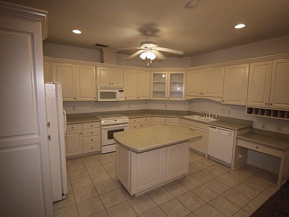 3rd image of 3207 Bayshore Sq