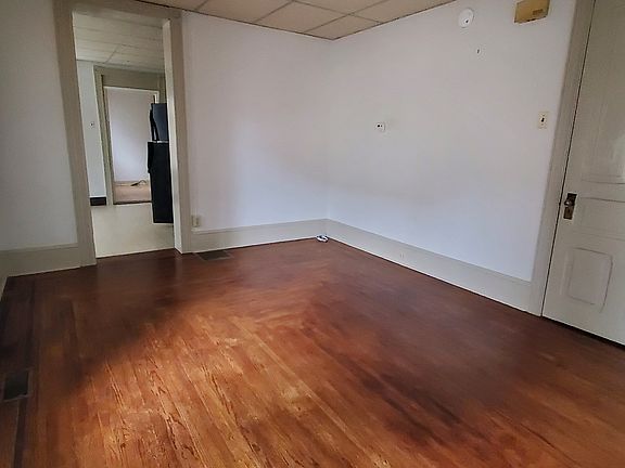 5th image of 234 E Philadelphia Ave #4