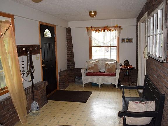 3rd image of 218 Woodard Ave