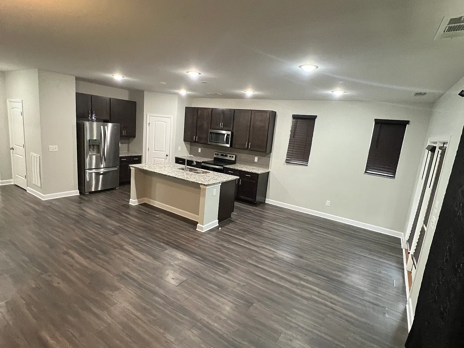 6 bed, 3.5 bath, 2472 sqft, $3,000 — Photo 4