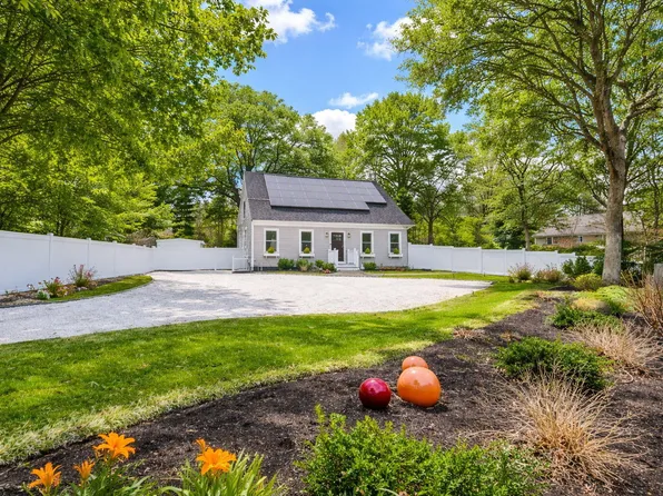 92 Rainbow Avenue, East Falmouth, MA 02536