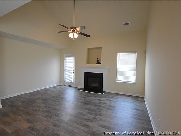 5th image of 233 Palace Green Ln