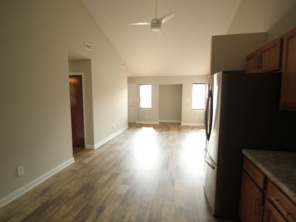 5th image of 2112 E 3rd St #B