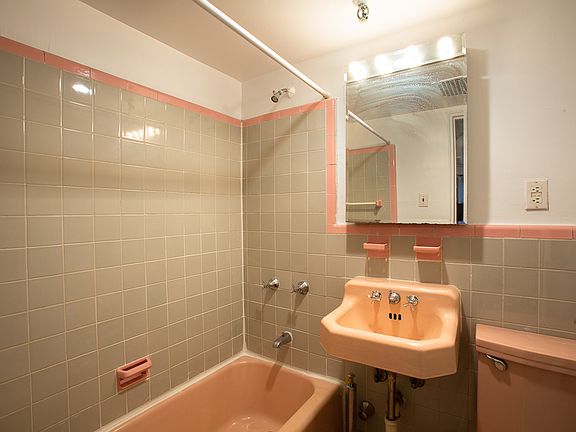 4th image of 913 President St APT 1A