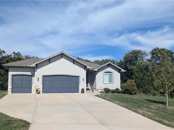 34462 W 82nd St, De Soto, KS 66018