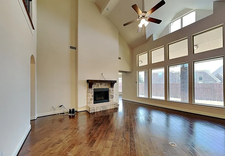 3006 Knightsbridge Ln — Photo 2
