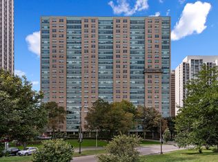 3180 N Lake Shore Dr APT 17F, Chicago, IL 60657