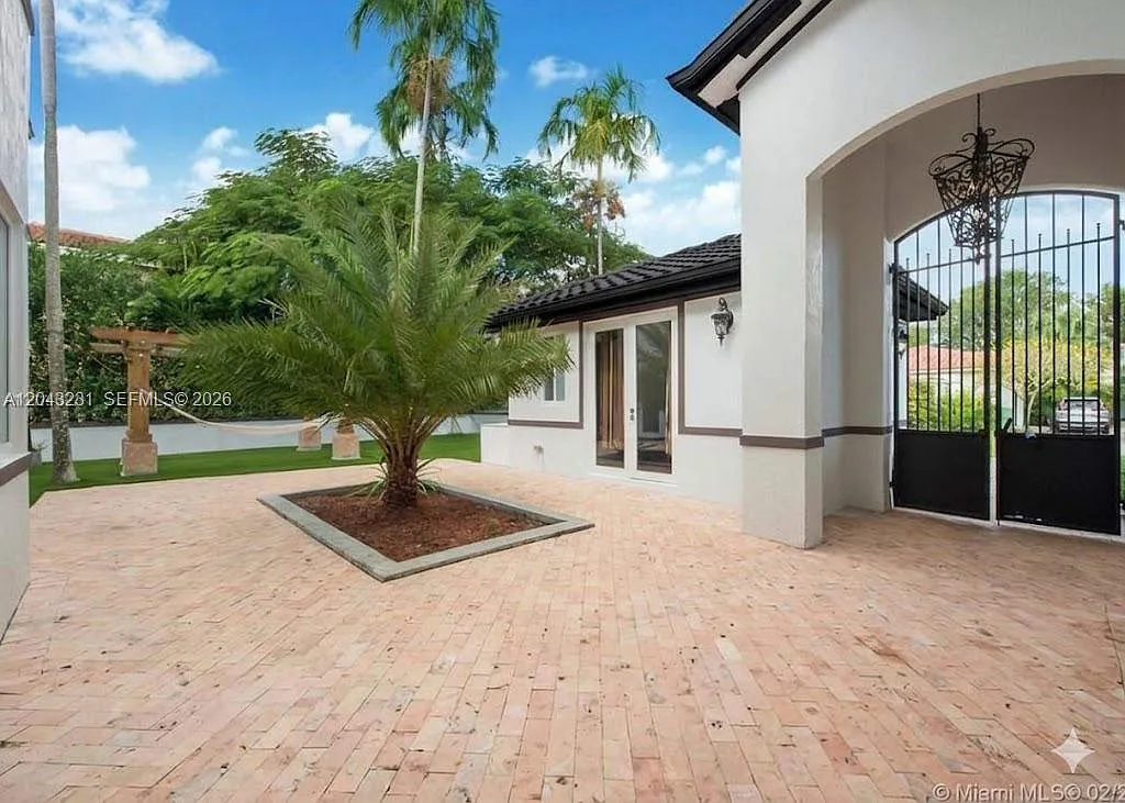 5 bed, 3312 sqft, $9,000 — Photo 2