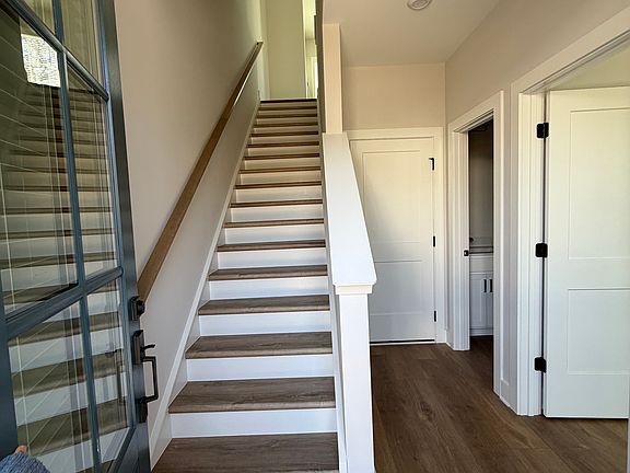4th image of 2655 Mackintosh Ct