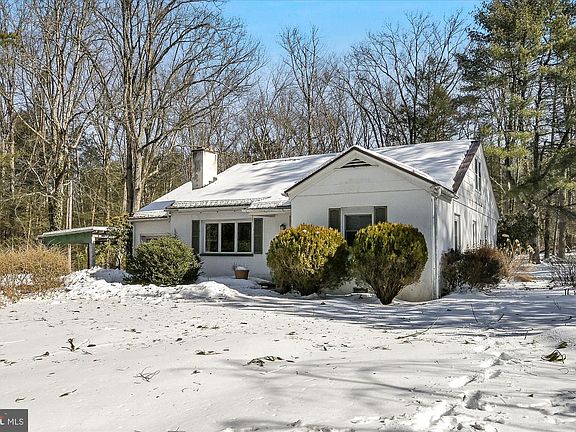 3rd image of 110 Pine Blvd
