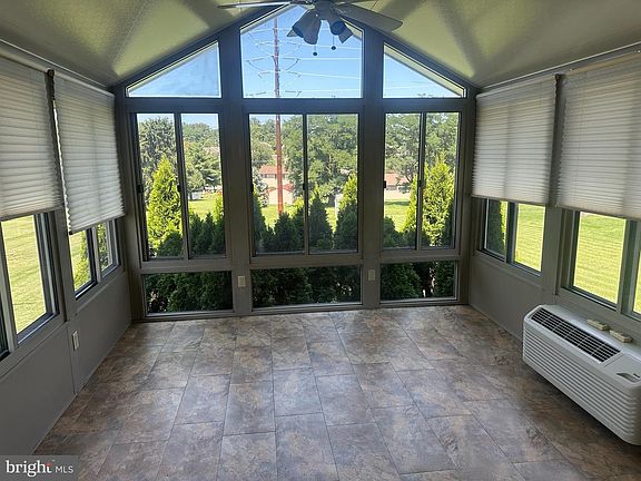 5th image of 2143 Sheri Ln