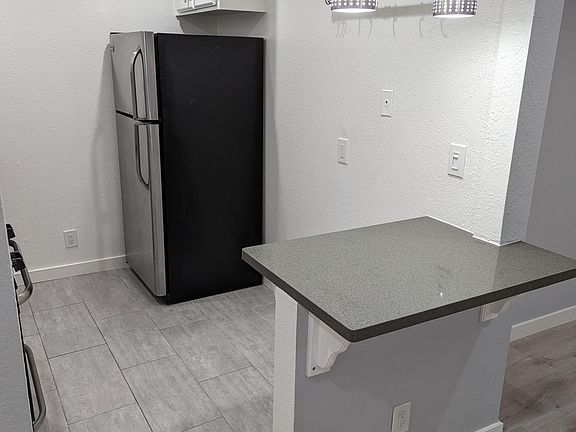 3rd image of 7014 Lanewood Ave
