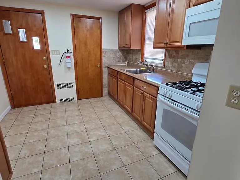 117 New York Ave #1 — Photo 7