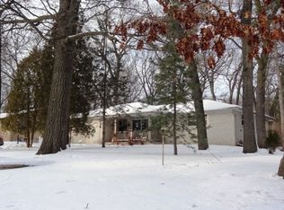 2566 Hazelwood Ln, Green Bay, WI 54304