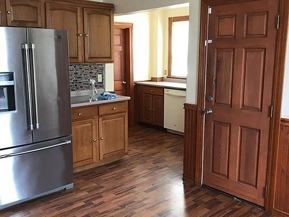 4th image of 21 Thatcher St #1