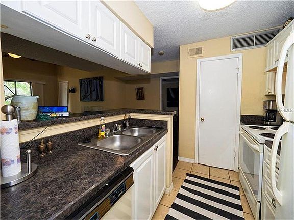 3rd image of 345 Lakepointe Dr Unit 301
