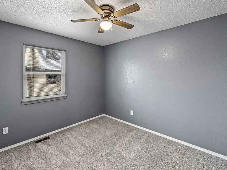 820 Spinner Ct — Photo 18