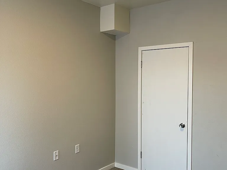325 E College St #1611 — Photo 16