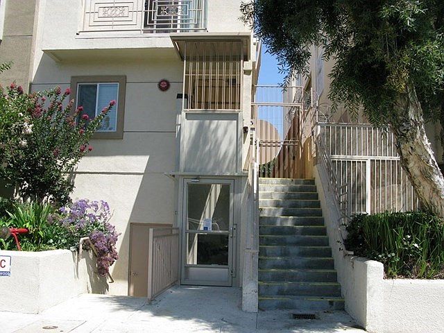 1st image of 4947 Rosewood Ave #B