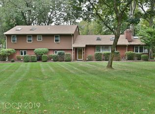 10 Ripplewood Dr, Upper Saddle River, NJ 07458