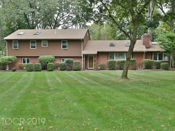 10 Ripplewood Dr, Upper Saddle River, NJ 07458