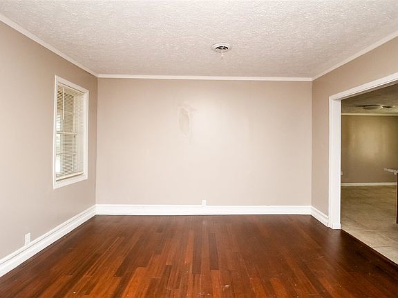 4th image of 209 Galena St