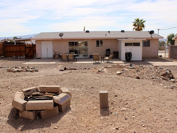 5th image of 2187 Holly Ave