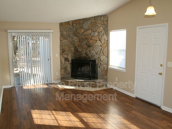 5th image of 2531 Hidden Village Dr