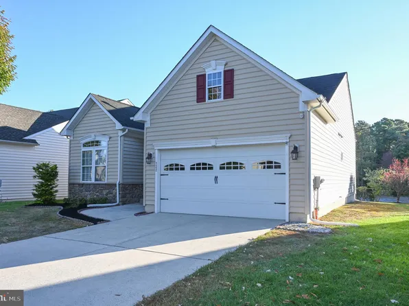 122 Hearthstone Dr, Berlin, NJ 08009