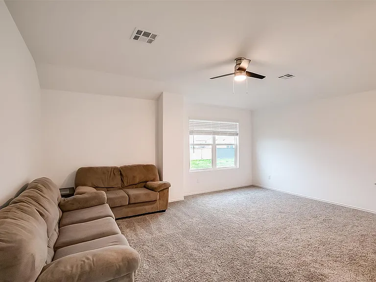 1024 Bluewood Bnd — Photo 21