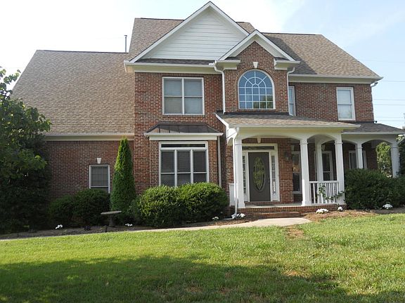 2nd image of 820 McGuffeys Dr #2