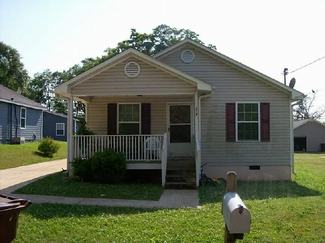 218 Hattie St photo 1