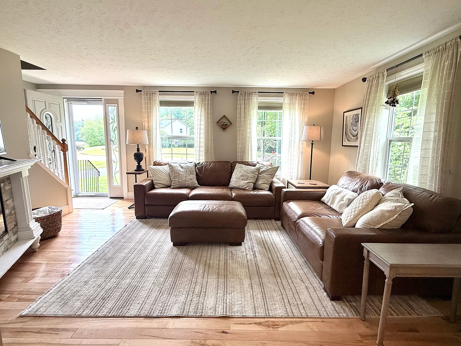 4 bed, 2.5 bath, 1904 sqft, $4,300 — Photo 4