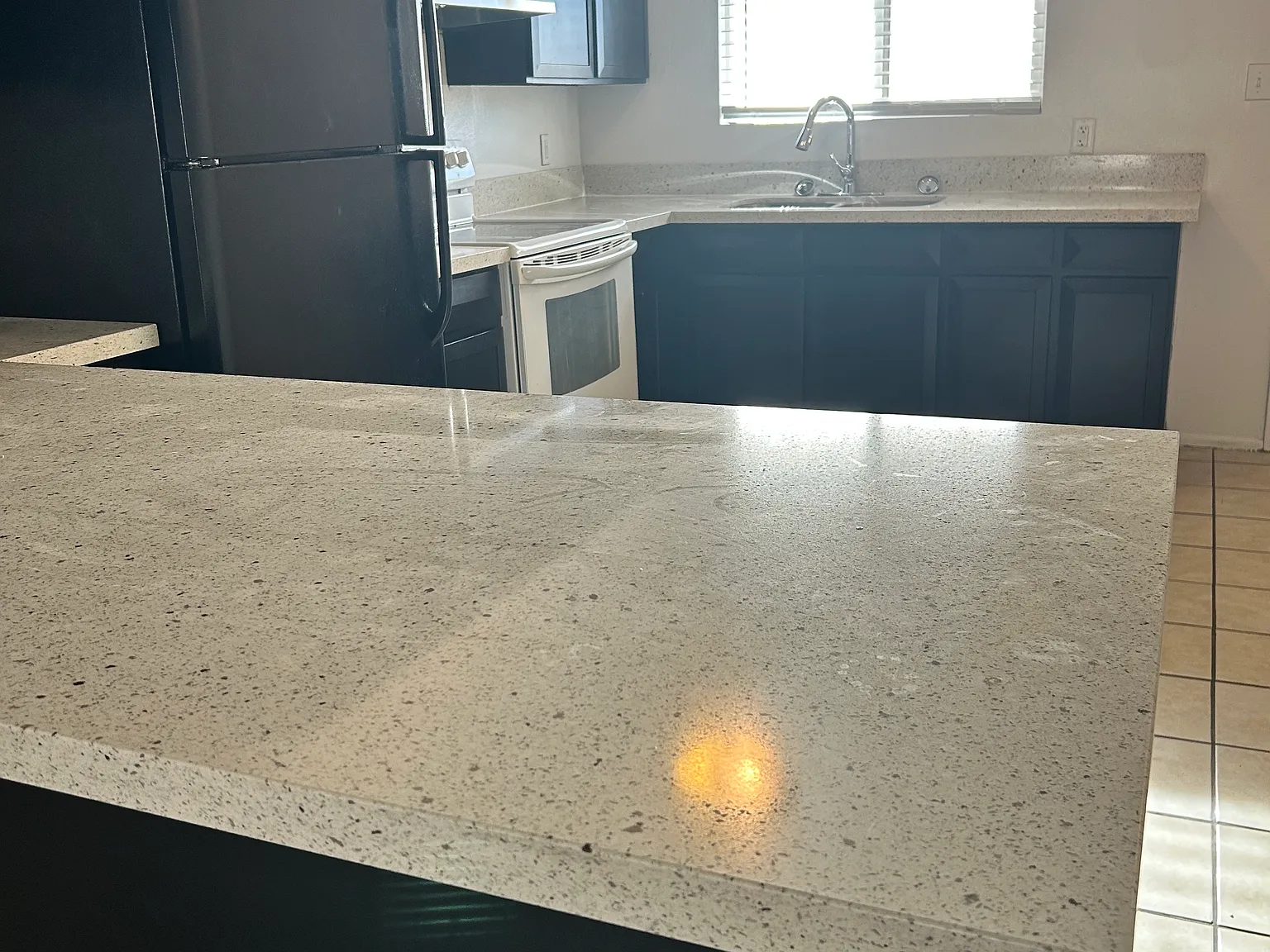 2 bed, 1000 sqft, $1,300 — Photo 4