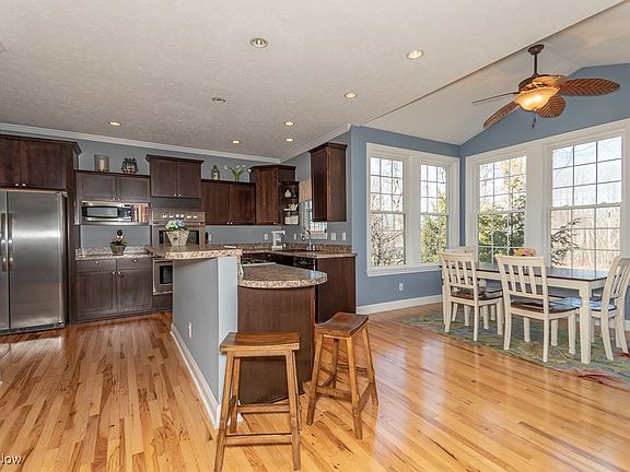 3rd image of 12095 Summerwood Dr
